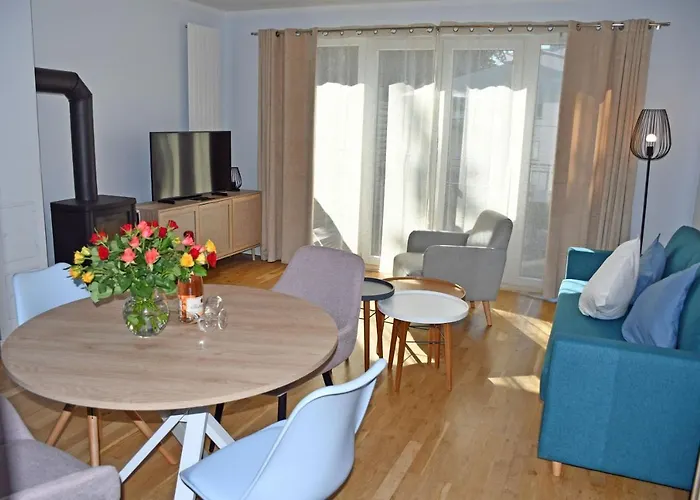 Schoene Mit Kamin Im Ostseebad